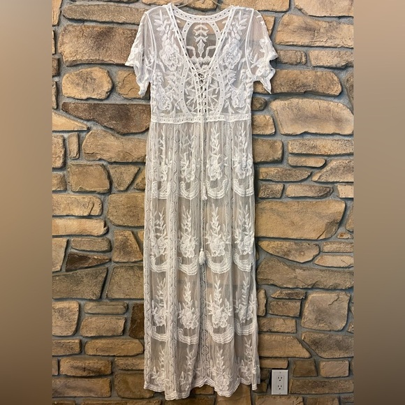 Women’s White Lace Embroidered Maxi Dress or Cover Up Medium Beautiful - Picture 1 of 16